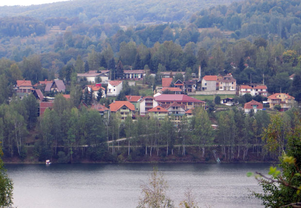 Катарани блокирали власински туризам